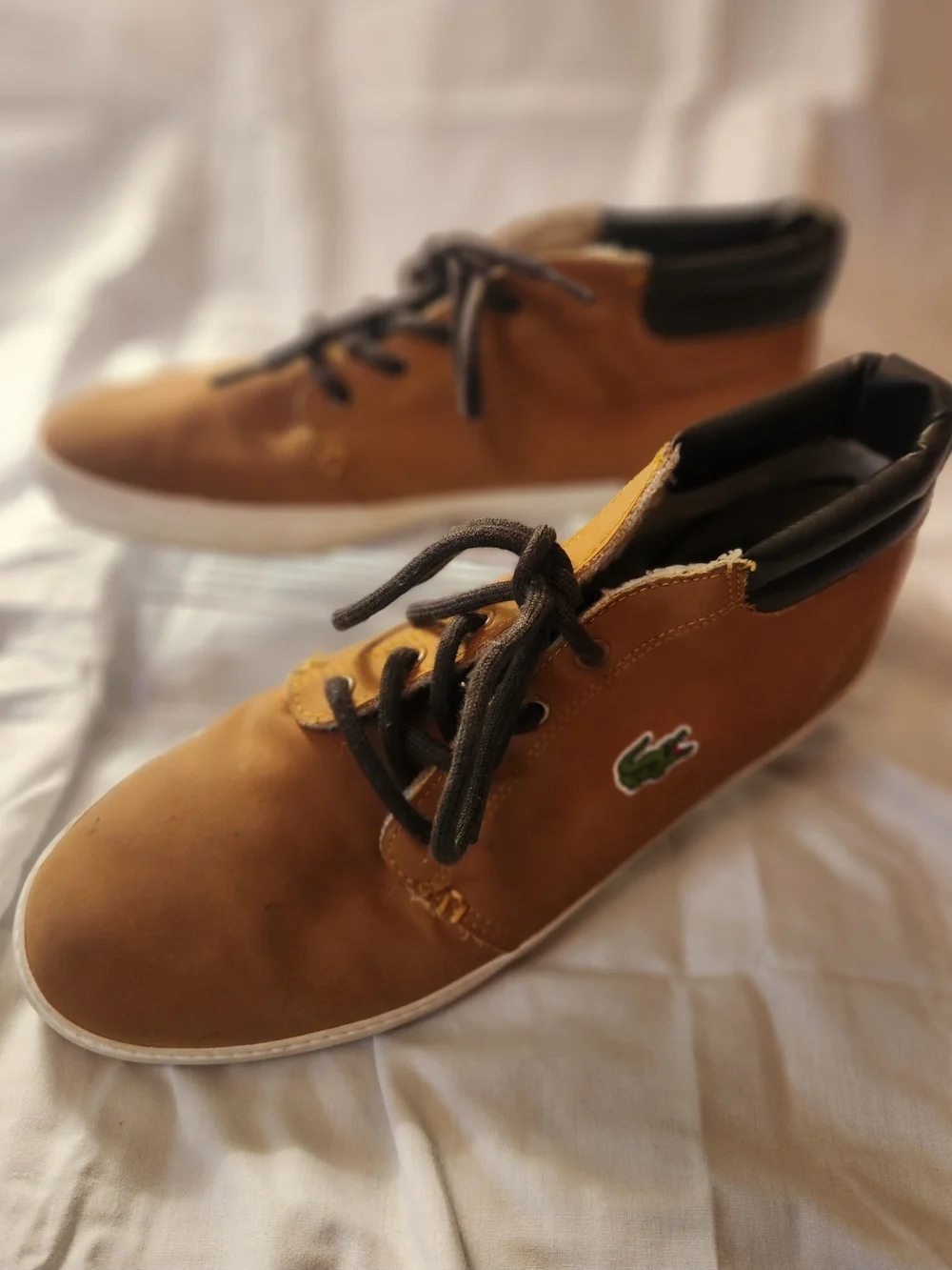 Lacoste Men’s Tan Chukka Boots with Black Collar and White Sole 8.5